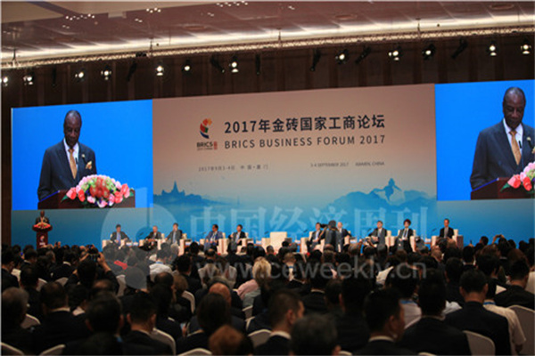 家族史写作悄然流行，他们通过书写“看见”父辈与自己